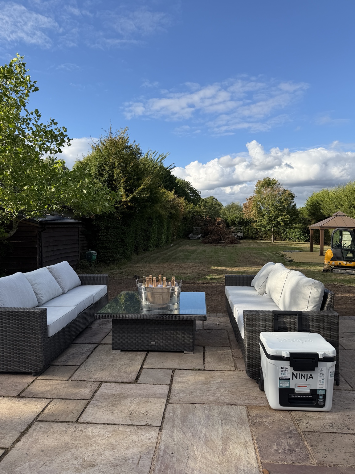 Garden and outdoor seating